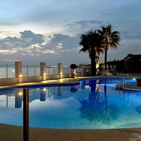 Beachfront Penthouse Apartment With Large Terrace And Breathtaking Sea Views Close To Marbella Spain Sitio de Calahonda المظهر الخارجي الصورة