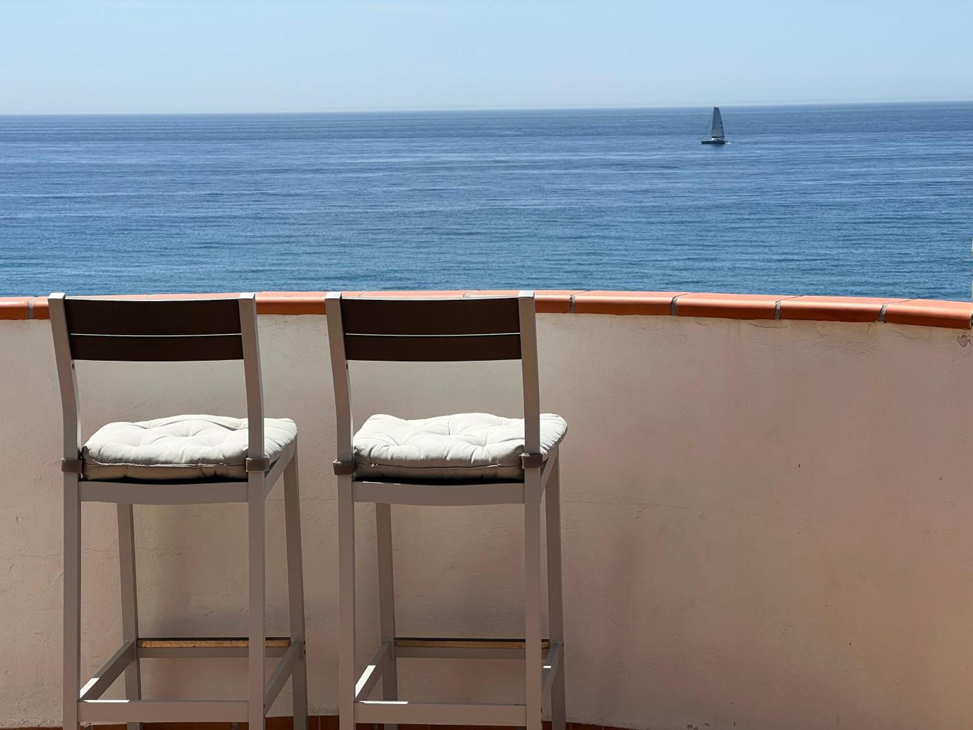 Beachfront Penthouse Apartment With Large Terrace And Breathtaking Sea Views Close To Marbella Spain Sitio de Calahonda المظهر الخارجي الصورة