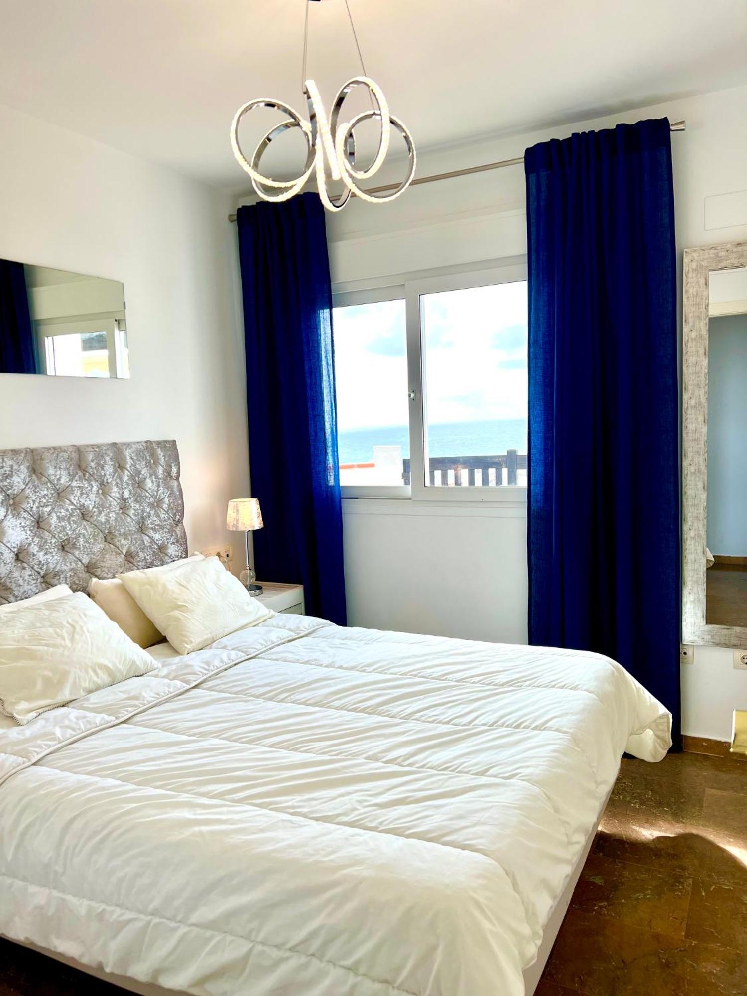 Beachfront Penthouse Apartment With Large Terrace And Breathtaking Sea Views Close To Marbella Spain Sitio de Calahonda المظهر الخارجي الصورة