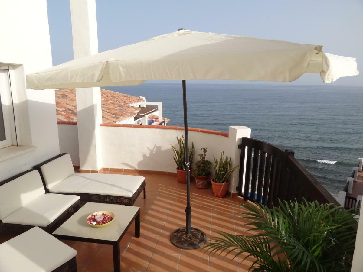 Beachfront Penthouse Apartment With Large Terrace And Breathtaking Sea Views Close To Marbella Spain Sitio de Calahonda المظهر الخارجي الصورة