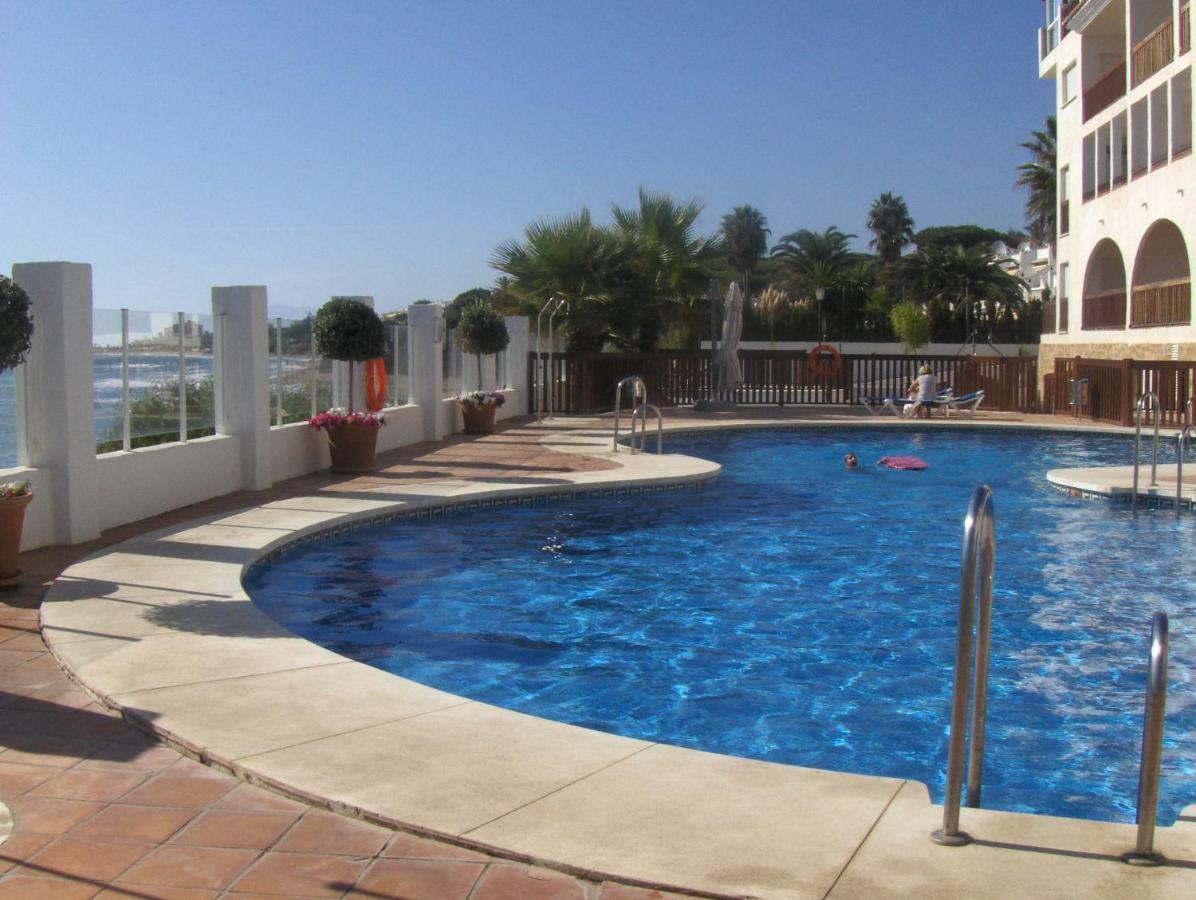 Beachfront Penthouse Apartment With Large Terrace And Breathtaking Sea Views Close To Marbella Spain Sitio de Calahonda المظهر الخارجي الصورة