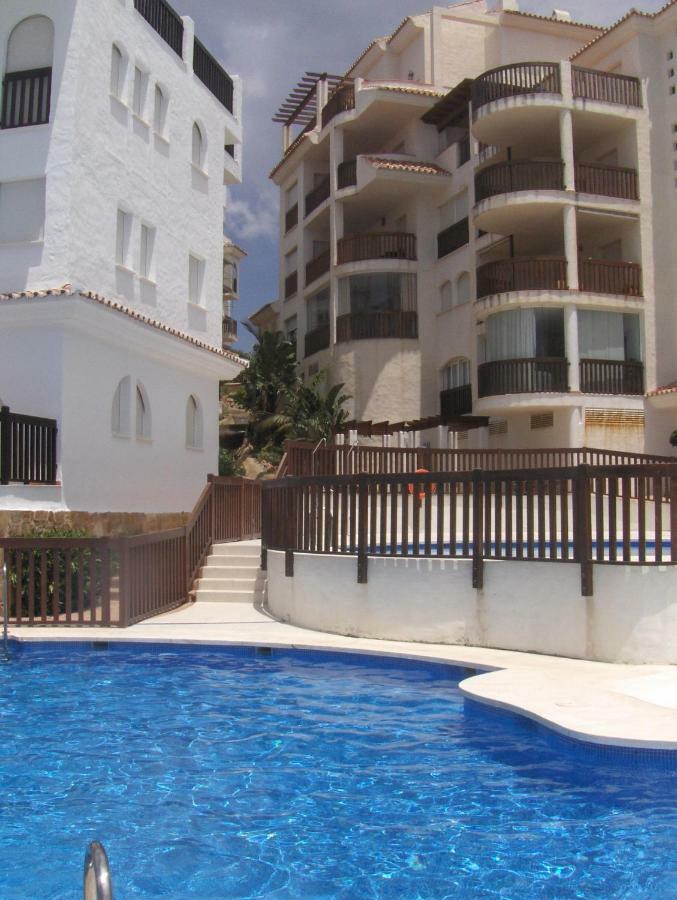 Beachfront Penthouse Apartment With Large Terrace And Breathtaking Sea Views Close To Marbella Spain Sitio de Calahonda المظهر الخارجي الصورة