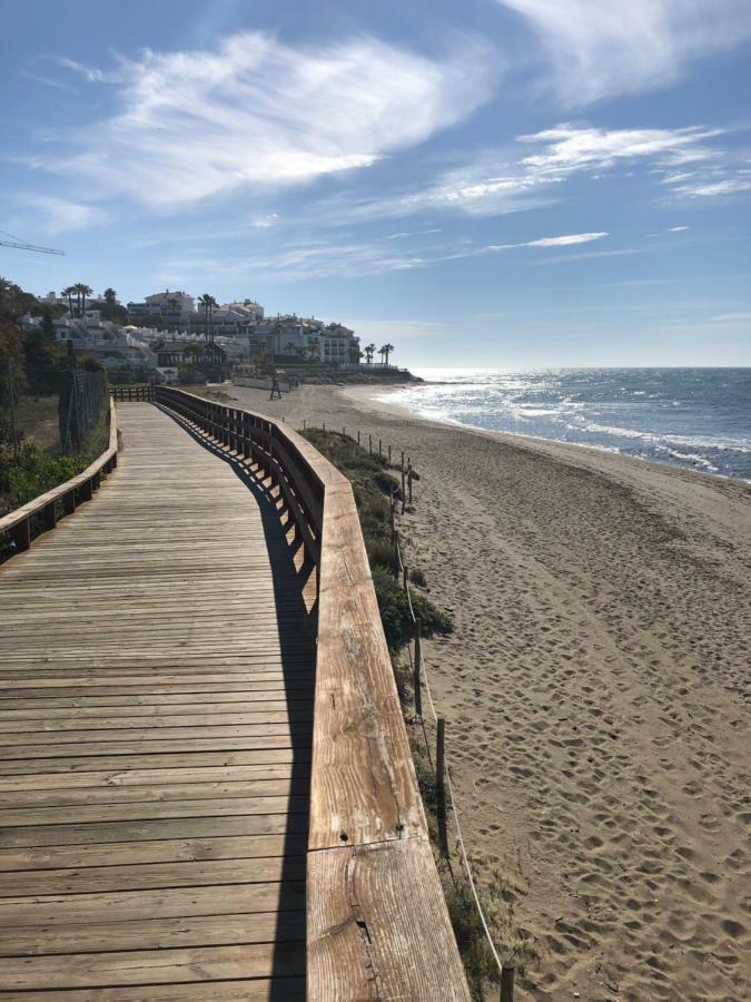 Beachfront Penthouse Apartment With Large Terrace And Breathtaking Sea Views Close To Marbella Spain Sitio de Calahonda المظهر الخارجي الصورة