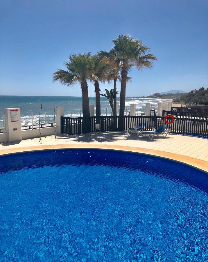 Beachfront Penthouse Apartment With Large Terrace And Breathtaking Sea Views Close To Marbella Spain Sitio de Calahonda المظهر الخارجي الصورة